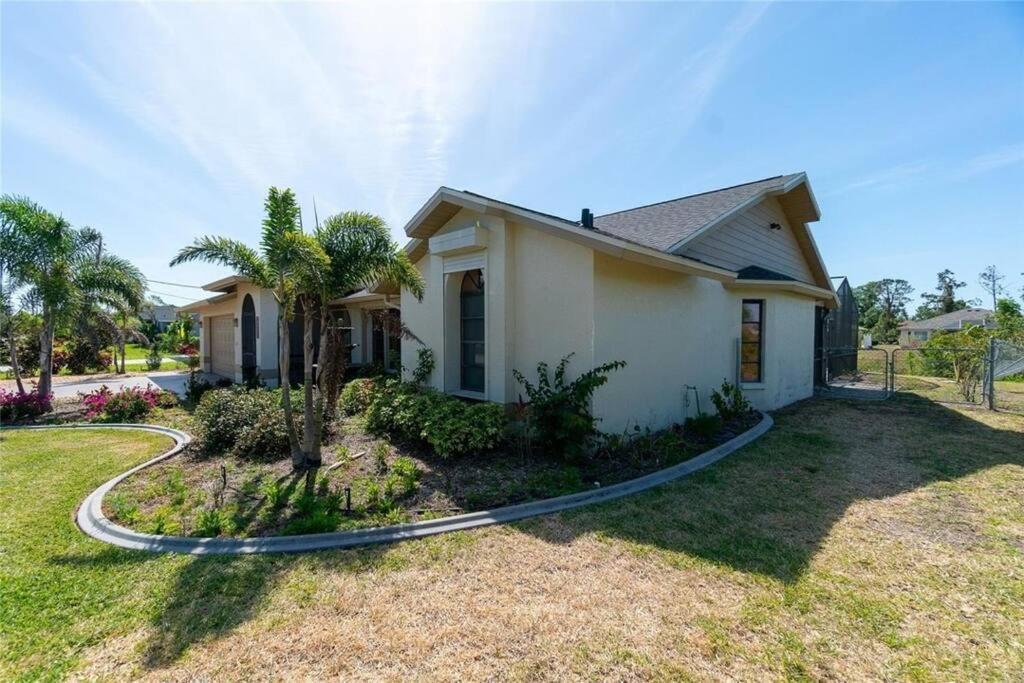 Seabreeze 3-bedroom Pool Close To The Beach!!! Villa *
