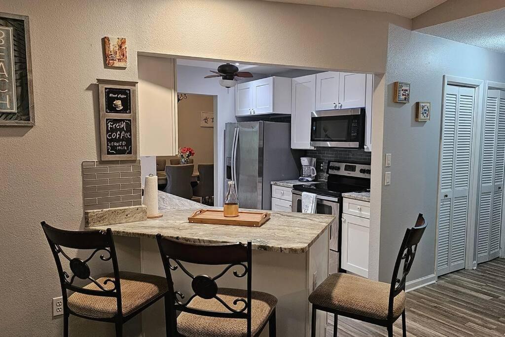 Seabreeze 3-bedroom Pool Close To The Beach!!!