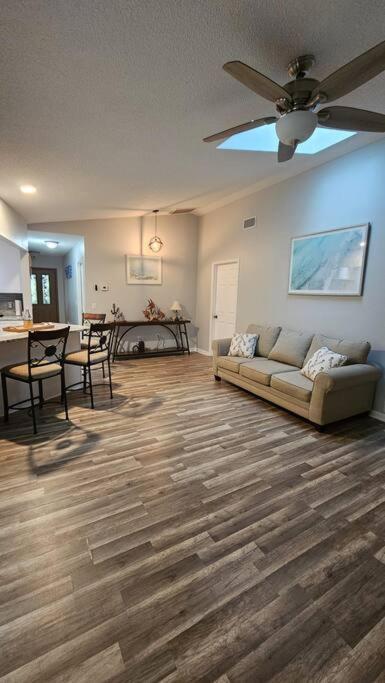 Seabreeze 3-bedroom Pool Close To The Beach!!!