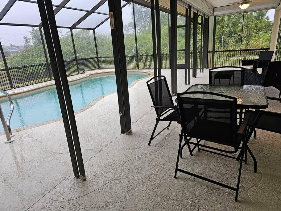 Seabreeze 3-bedroom Pool Close To The Beach!!! Villa Port Charlotte