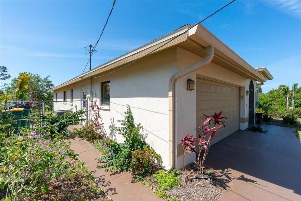 Seabreeze 3-bedroom Pool Close To The Beach!!! Villa